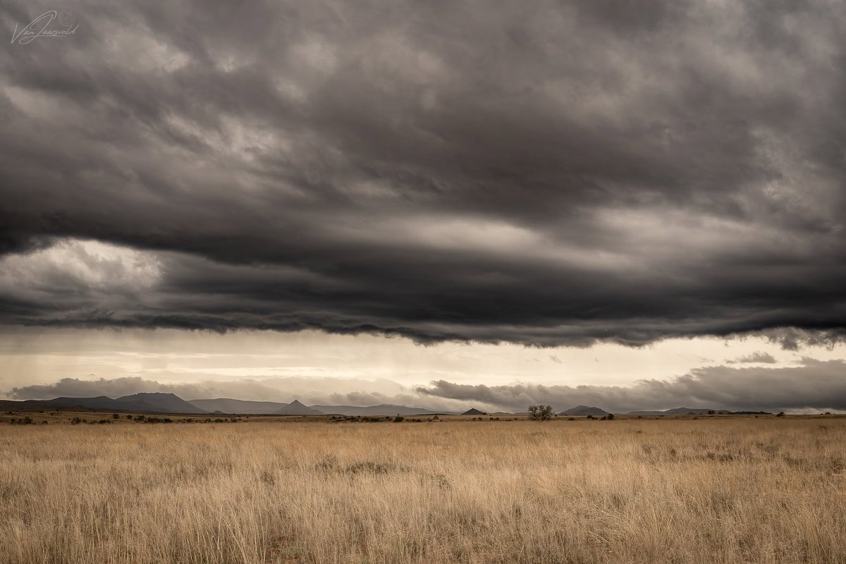 SANParksMZNP's tweet photo. #MountainZebraNationalPark's spectacular landscapes! 📷Karen Stander Van Jaarsveld #LiveYourWild #WildBack @SANParks https://t.co/yH5w6QrXv5