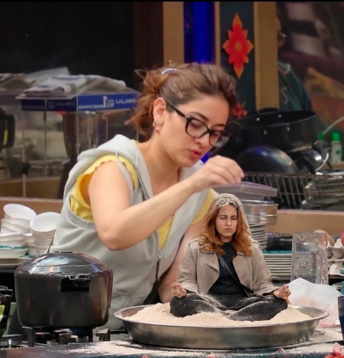 UDSQUAD_'s tweet photo. Finally found perfect meme 
Uditi ne riti ka dough bana diya 😂 

#UditiSingh #BiggBoss20 https://t.co/ptbBHfudrM