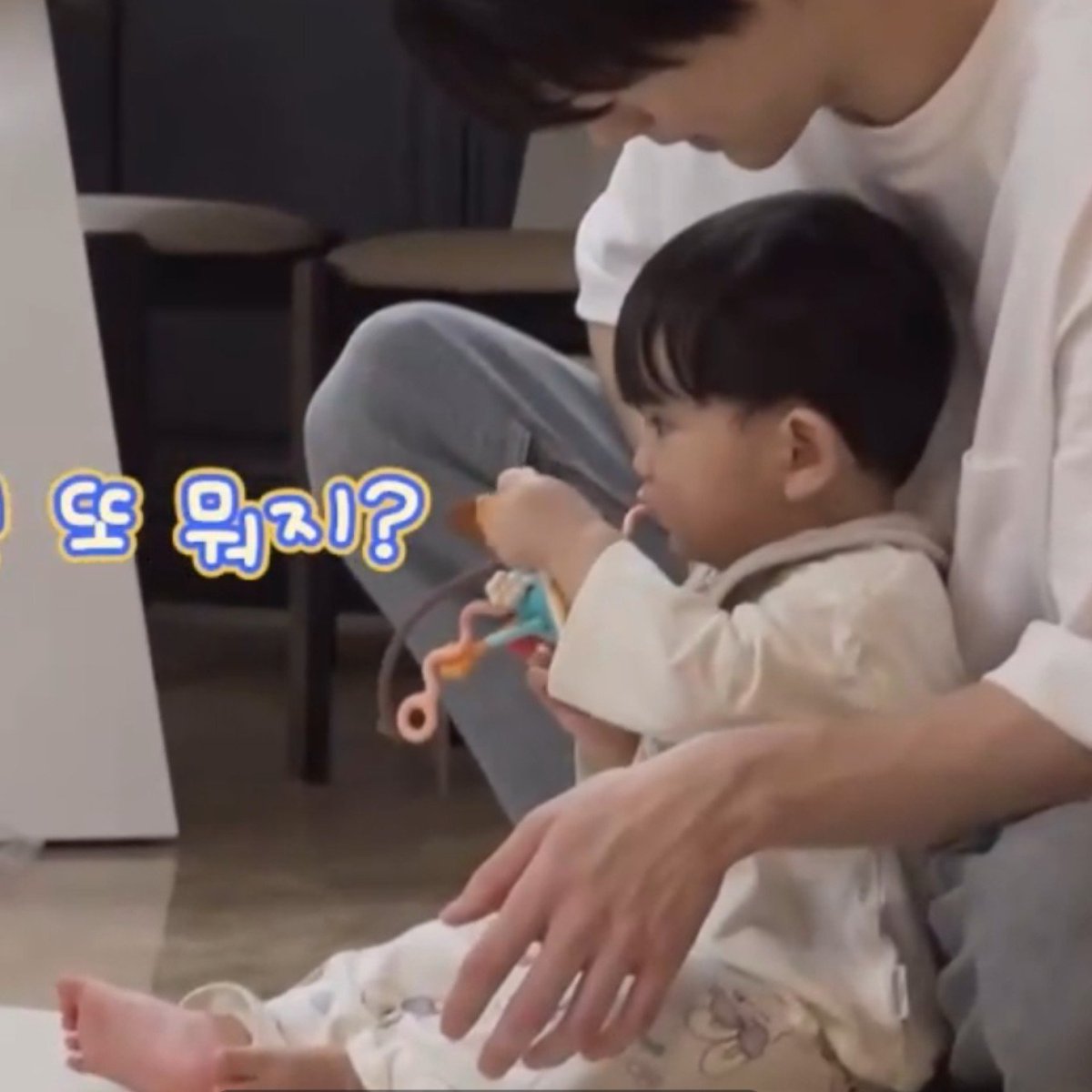 choibeargyu's tweet photo. ของเล่นชิ้นเดิมปะนิ น้องยูจุนดูชอบอยู่ ชอบเอาเข้าปาก https://t.co/46kDKpLYzu