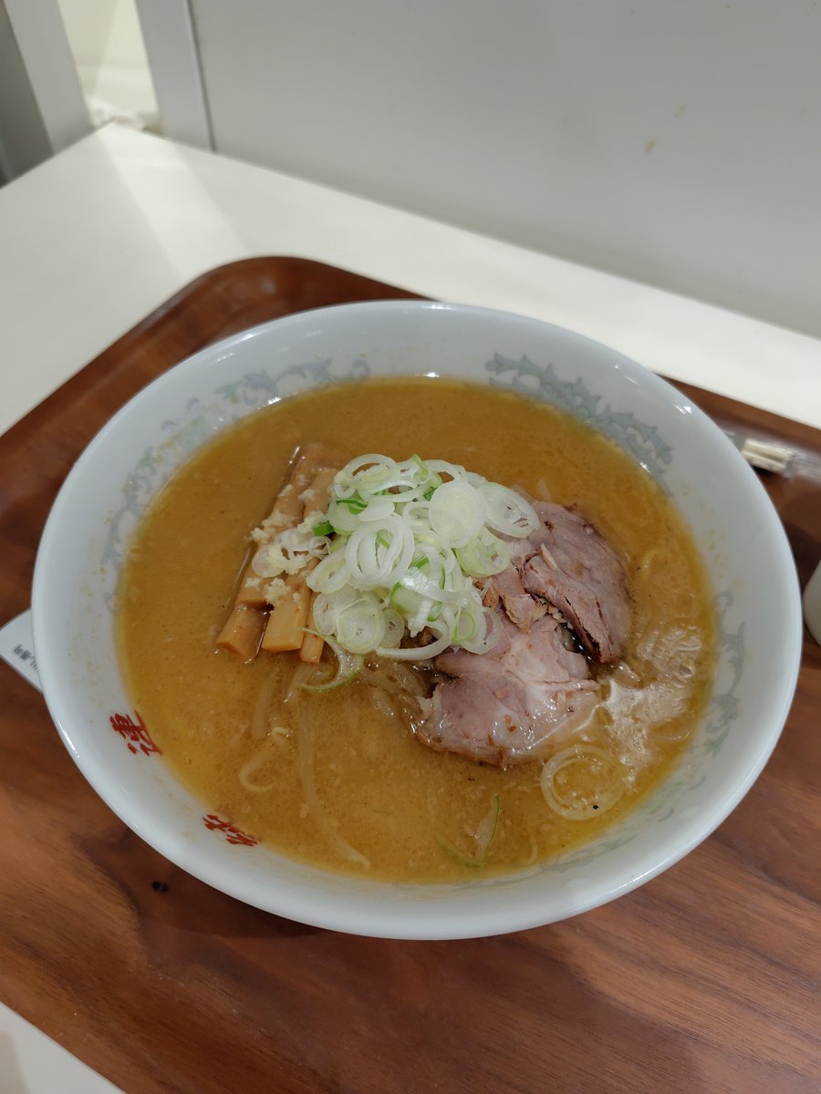 MisaYurin's tweet photo. いろいろ用事をすませて
やっと遅めの昼食
高島屋の北海道展でみそラーメン食べたのだけど
味が濃くて、ソフトクリームを食べたくなる（思うツボ？） https://t.co/4bDPRzFJuH
