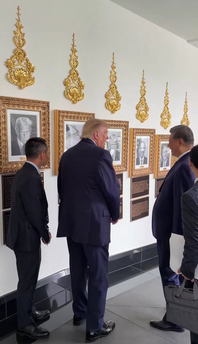 JohnOsterdr's tweet photo. XI loved the autopen portrait!!!...
#TheFunniestThing #MakingitGreatAgain https://t.co/YoMP3nbC5b