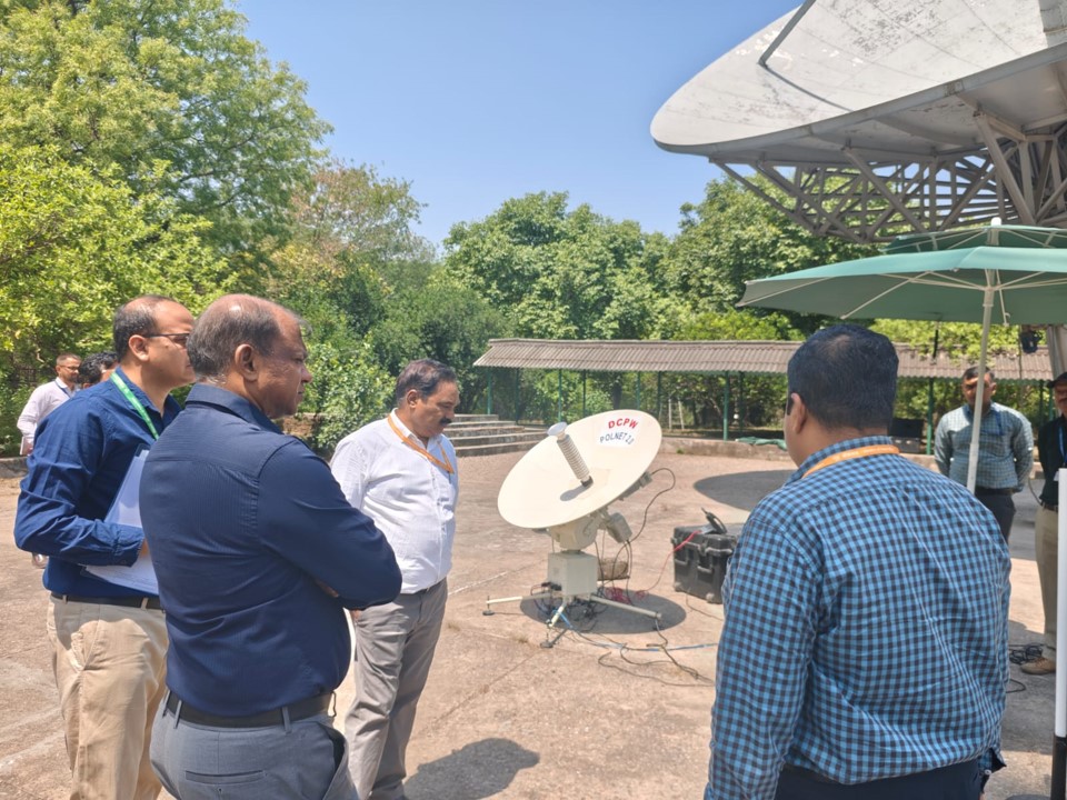DCPW_official's tweet photo. Visit of Shri Prasana R, #IAS, #JointSecretary (#Police #Modernization), #Chhattisgarh #Cadre, #2004Batch, to the #POLNET Hub, Samanvay Sadan,  #NewDelhi. During the visit, #senior #officers from #DCPW briefed him on the secure, resilient, &amp; scalable communication of #POLNET 2.0. https://t.co/mRdh4SyVjY