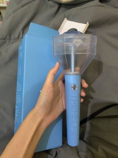 naruu______'s tweet photo. teum Yang lagi cari lightstick ver 1 boleh dm aku ya, jujur aku beli tahun awal tahun 2025 dan ga pernah aku pake sama sekali bahkan ke konser pun belum pernah, yang mau tanya harga nya boleh dm akuu yaa and free photo polaroid haruto yg segede gaban #teumeujajan #wts https://t.co/2Zay8RuWgN