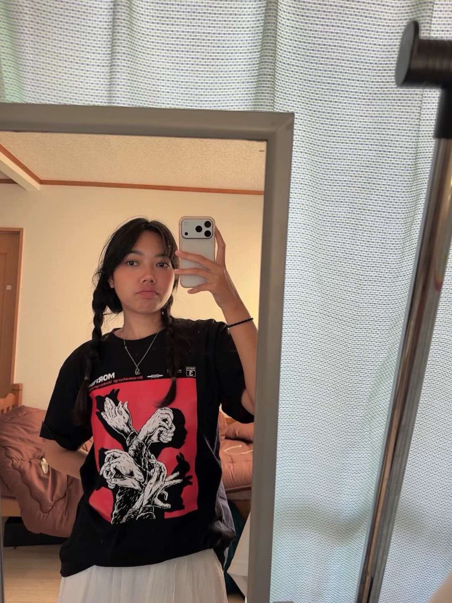 intrenetcookie's tweet photo. sori bgt kalo aku harus bilang kalo ini kaos band terbaik https://t.co/fn9UwtB87m