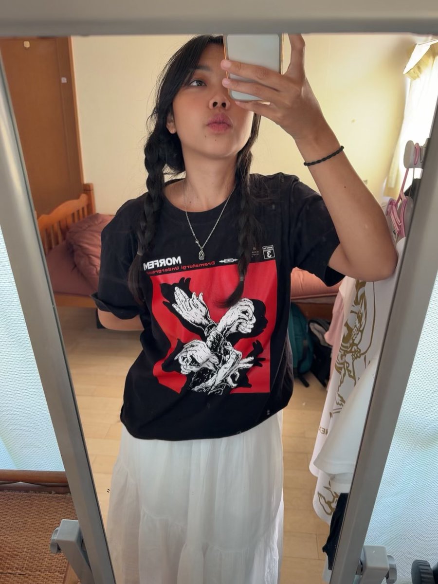 intrenetcookie's tweet photo. sori bgt kalo aku harus bilang kalo ini kaos band terbaik https://t.co/fn9UwtB87m