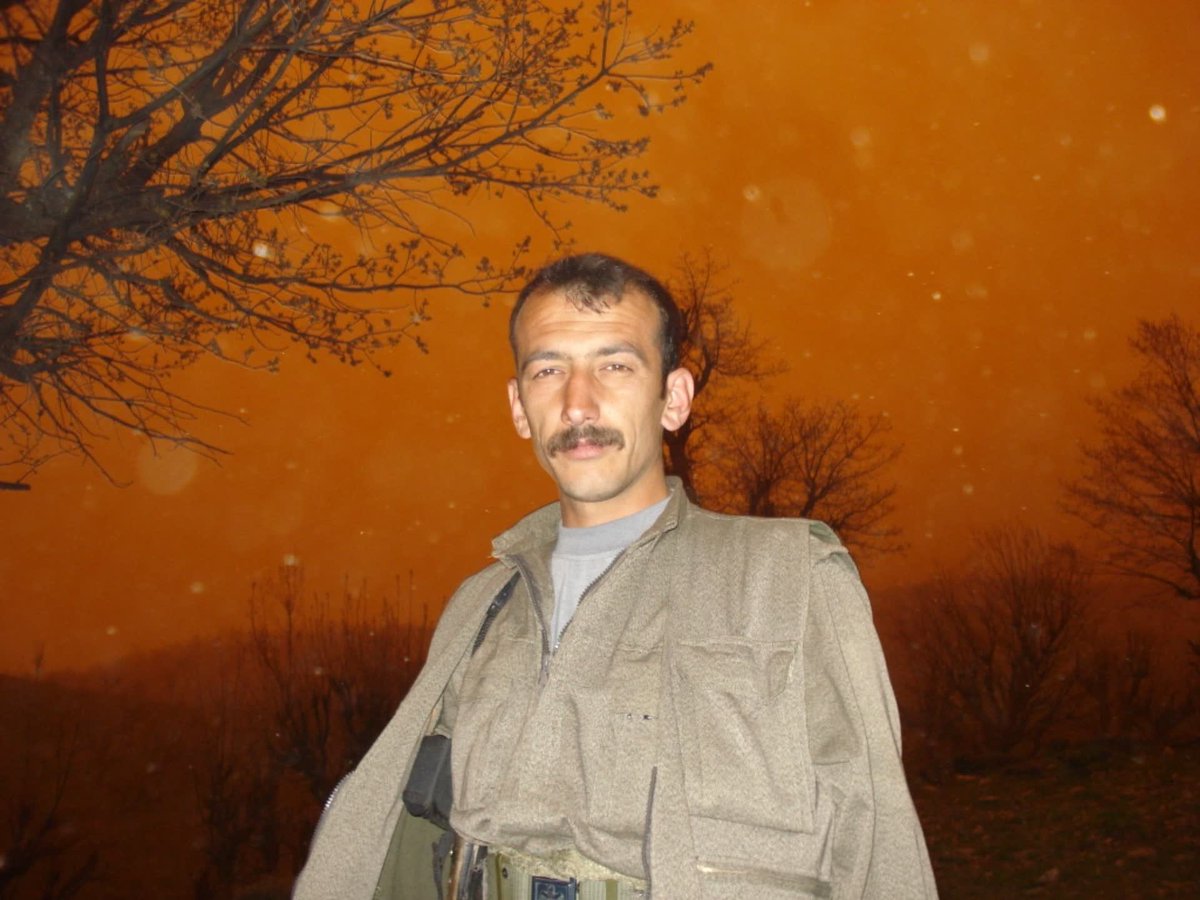 rwndz____'s tweet photo. Şehîd Gabar Bêrtî - İlhan Karlıdağ

Elezîz-Hollanda https://t.co/R6iDhjzEs9