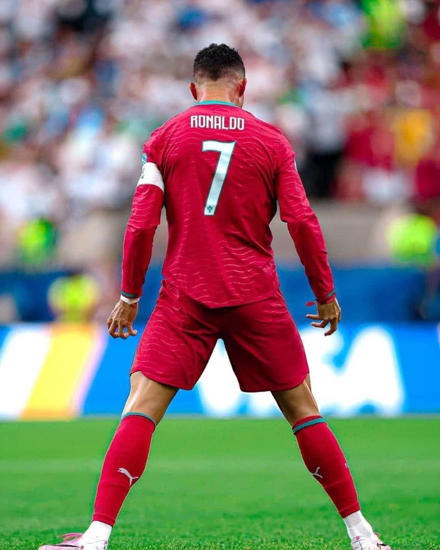 EEteoke's tweet photo. Do you know? With 1% battery, you can watch all of Ronaldo's World Cup goals 😂 https://t.co/ORHwRc2Htj