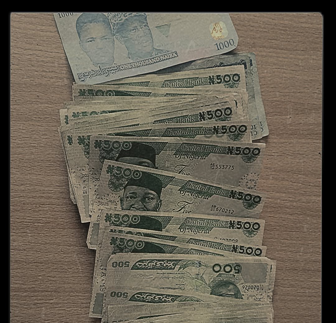 Mart1al23's tweet photo. I will be sharing a bill 💵 to all my followers 😄, make sure you touch grass. https://t.co/ZcMdu3R5UN