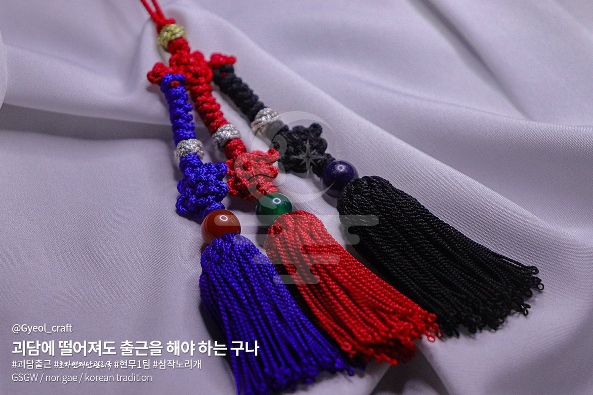 Gyeol_craft's tweet photo. 🎉RT+팔로워 이벤트🎉
안녕하세요,밤결입니다.
행복한 추석 잘 보내고 계시나요? 추석을 맞아 오랜만에 이벤트로 찾아왔습니다! 이 글을 알티해주시고 팔로워 한정으로 한분 추첨하여 아래 노리개 또는 오마카세 진행 하도록 하겠습니다.
다들 즐거운 한가위 보내세요! https://t.co/YpLeRkioDH