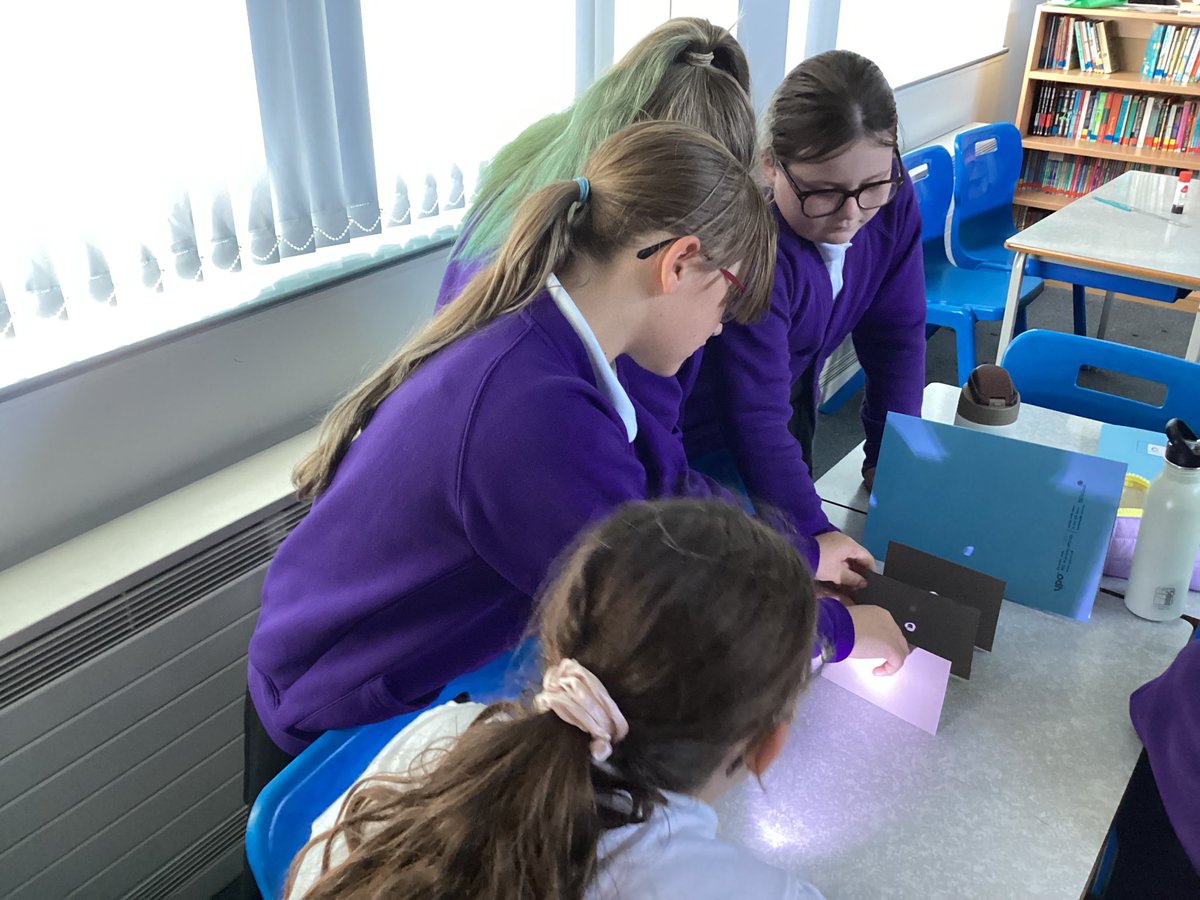 SpringwellYear6's tweet photo. 6L had a fun time exploring how we can prove that light travels in straight lines. We even used mirrors to show how light can be reflected in a circle! @Springwellpark_ https://t.co/3knNSIqaiw
