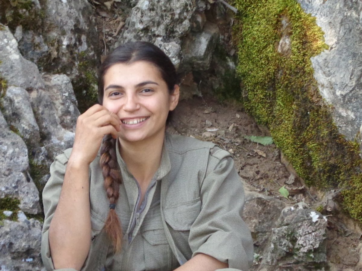 rwndz____'s tweet photo. Şehîd Rewşen Zinarîn - Hamdiye Yıldız

Mêrdîn-Fransa https://t.co/GWzrYJscOU