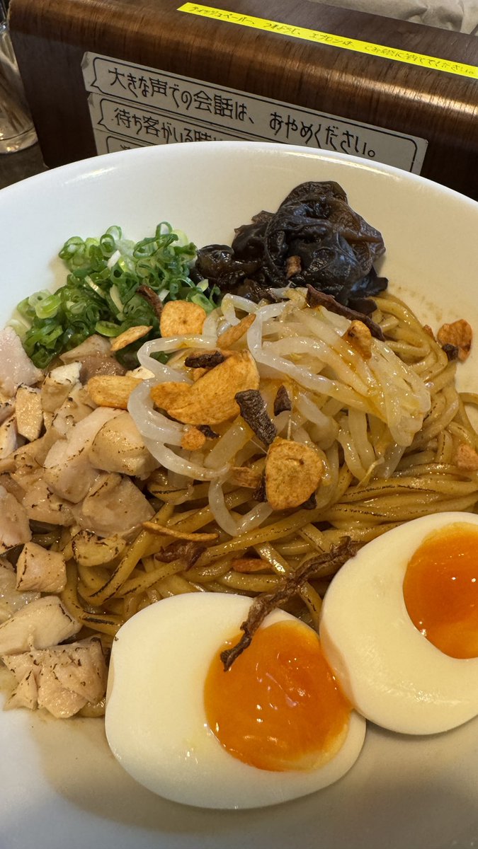 khakis_eida's tweet photo. 【らーめん チキント / 立川市柴崎町】
・紅油そば

油そばよりややピリッと適度な辛さ。
出汁を入れるのを忘れて9割程食べ進めてしまった。
出汁はL字カウンターの角に置いてある。

#チキント #油そば #立川 https://t.co/YaP4UNUyUs
