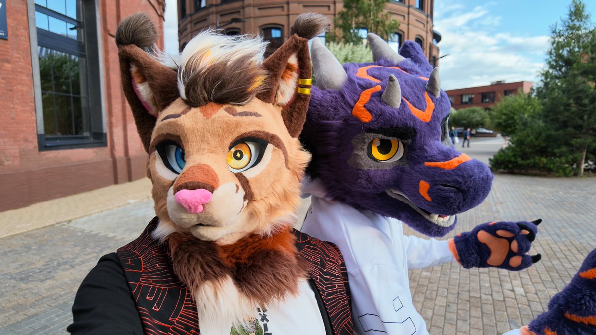 CoTJiit's tweet photo. Сool with bro 😎

🐲: @kobrre 
#furry #fursuit #FursuitFriday https://t.co/WAIbBgNcN6