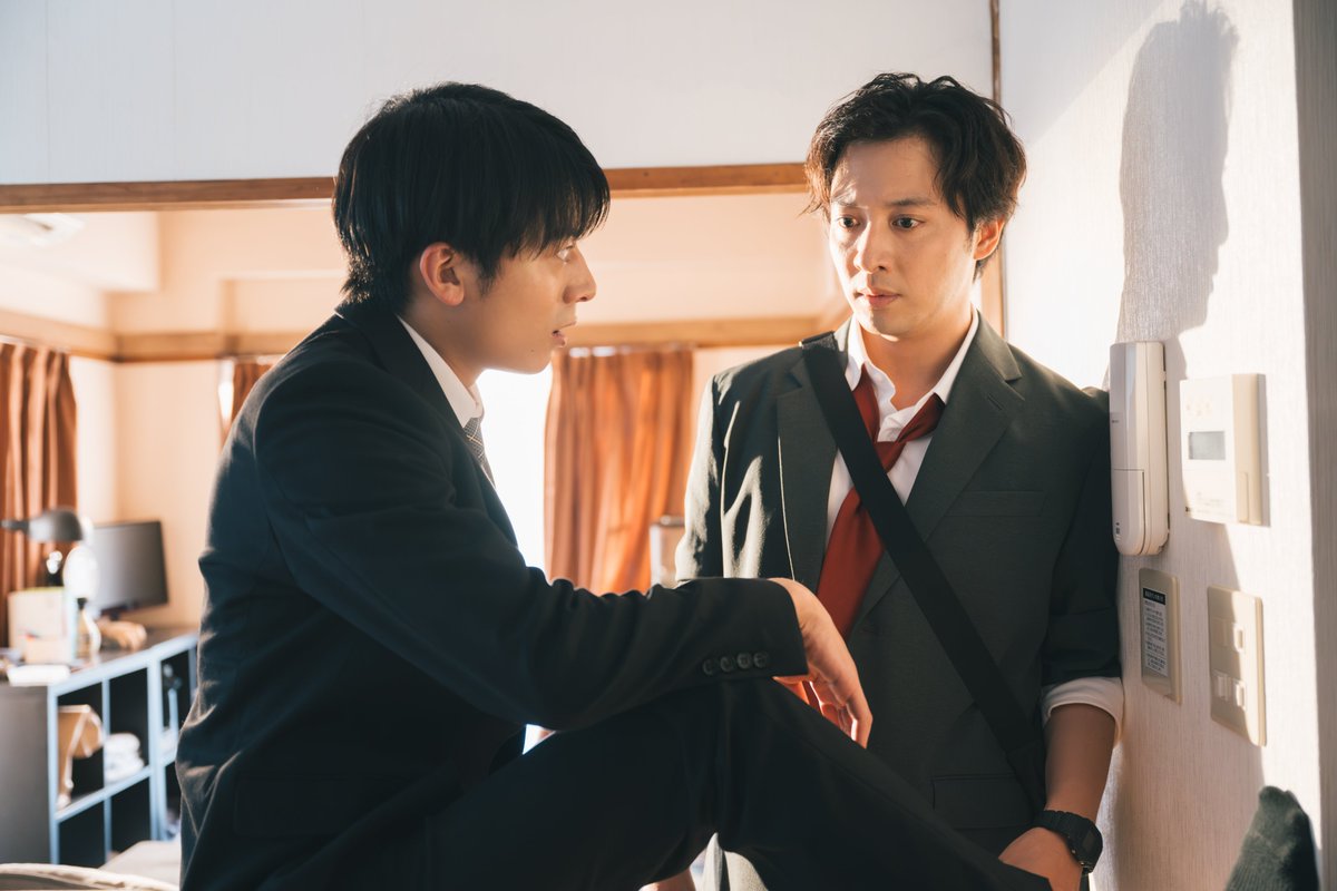 dramaL_abctv's tweet photo. #キスは捜査のあとで
🚨公式グッズ 再入荷🚨

足ドン塩野🦵
嫌じゃねえよ多古井🤭

名場面を再現した
公式アクスタが再入荷しました👏
https://t.co/8jAEeYjkgL

台座をつなげるともっとスイート❤
「やかましかったよね、あれ」by渡部秀さん

アクスタ以外も再入荷しています✅

#キスあと #渡部秀 #齋藤璃佑