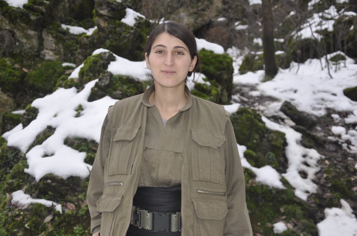 rwndz____'s tweet photo. Şehîd Tîjda Ararat - Zeynep Kayalar

Agirî-Fransa https://t.co/WY90ey5Q9N