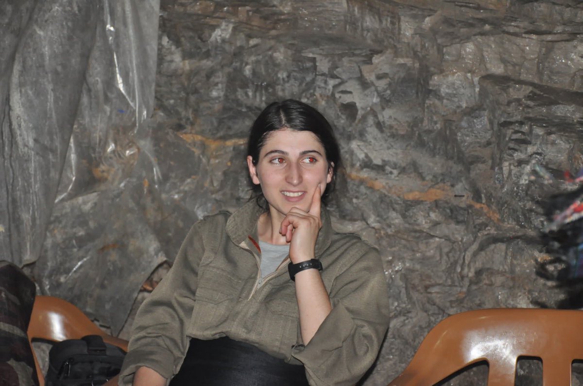 rwndz____'s tweet photo. Şehîd Tîjda Ararat - Zeynep Kayalar

Agirî-Fransa https://t.co/WY90ey5Q9N