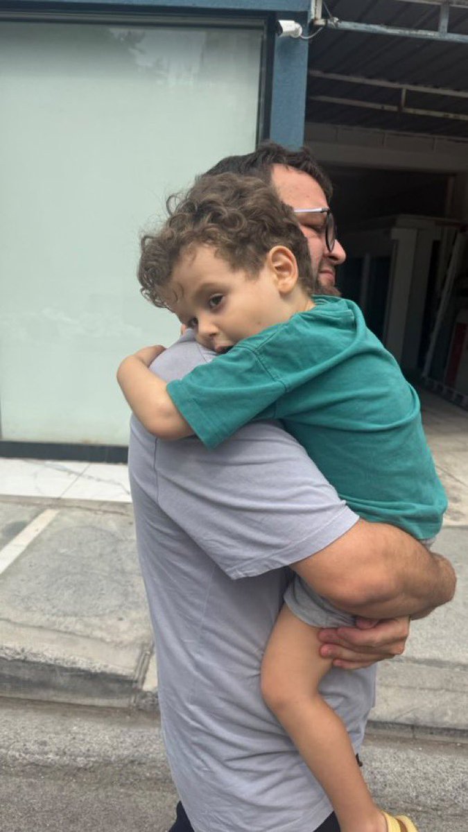 CenkSparov's tweet photo. Aileyi korumak, çocukların anne babasıyla yaşamasını sağlamaktır. Farklı şehirlerdeki öğretmen ailelerine çözüm bekliyoruz; #AyrılığaSONverMEB protokoldeki uygulamalar öğretmenlere de eşit olsun. @RTErdogan @erbakanfatih @umitozdag @yavuzagiraliog @eczozgurozel @vekilince https://t.co/4CdFXAb2yd