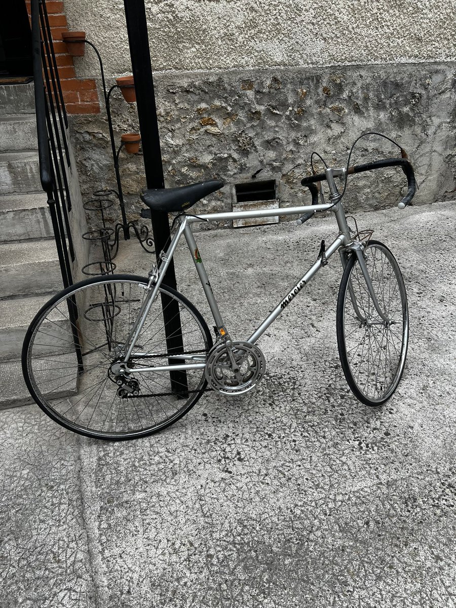 DenisBaddeley's tweet photo. This makes me smile.🙂
#bicycle #velo
#Mercier
#vintagecycling https://t.co/bs6zqguZHx