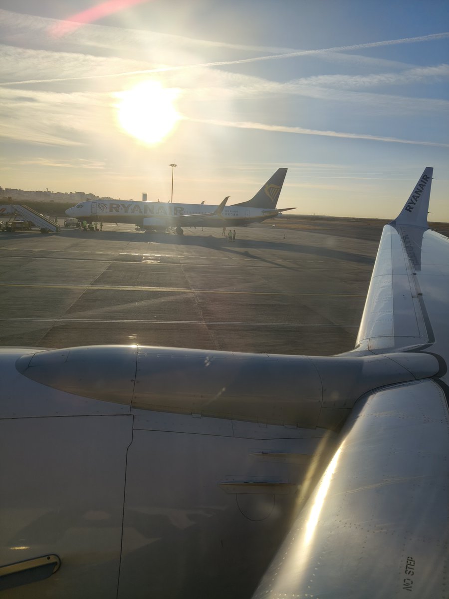 sebedeonaum's tweet photo. Casi caigo en la trampa de pagar por la ventana @Ryanair ... Viajo por el precio, vuelvo por el servicio https://t.co/LE0KMzEawC