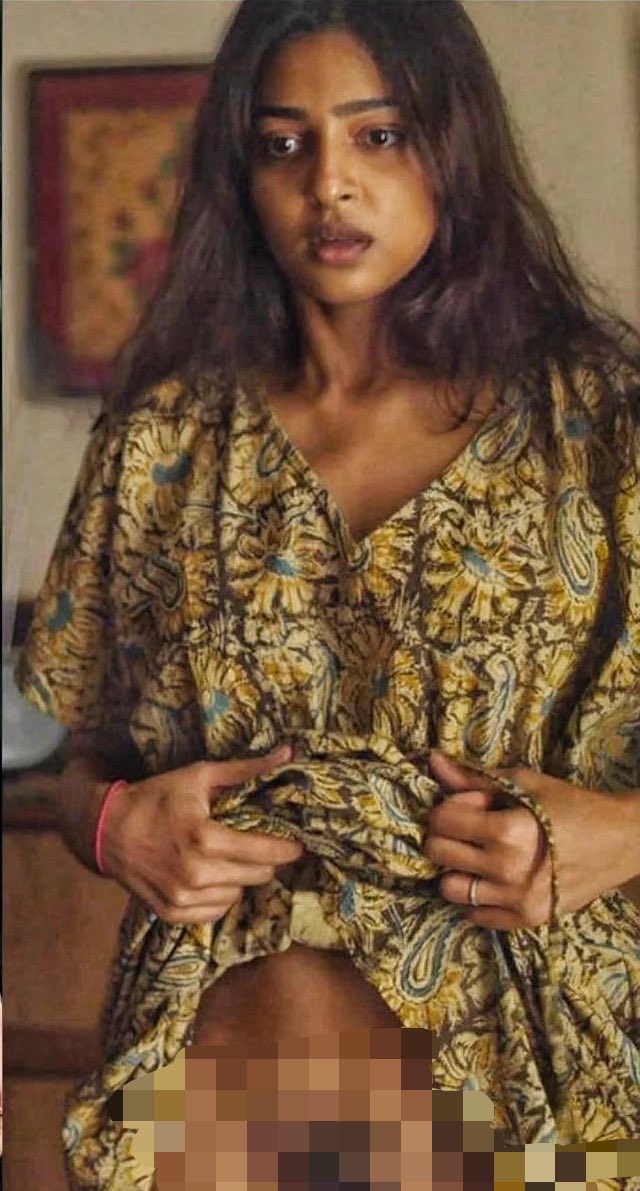 sapnamadan's tweet photo. Radhika Apte has appeared fully nude in films and openly shown intimate parts of her body on screen. But when a leaked intimate clip was seen by her watchman and driver, she says she was terrified and worried about her safety. 
I genuinely don’t understand the logic. If nudity is acceptable for millions of viewers, why is it suddenly a safety issue when people around her see a leaked clip?