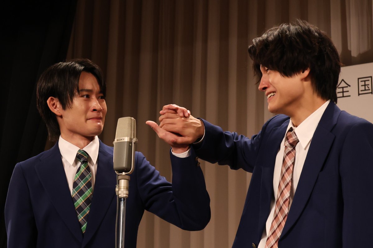 yanshina_fujitv's tweet photo. 🎦REPORT

劇中の「全国学生お笑い大会」の舞台、
実は本物のM-1グランプリ予選会場‼

数々の漫才師たちの夢がぶつかり合った
まさに"お笑いの聖地"で
#佐野晶哉 × #山時聡真 が
漫才シーンに挑んだのです🙌

📺10/3(土)13:30〜 O.A（関東ローカル）
📺TVer https://t.co/dcYvfb8gM0
#Aぇǃgroup https://t.co/H17wlFf3lo