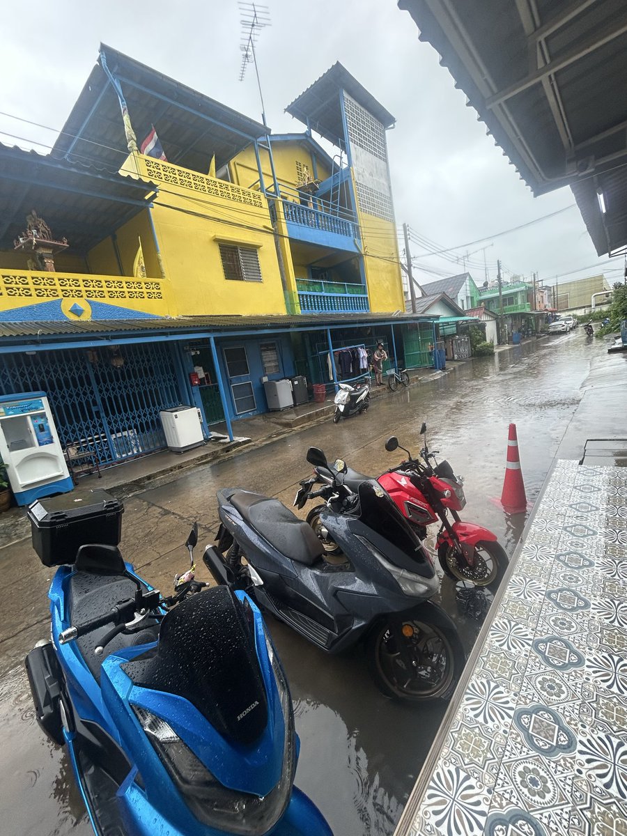 TioyTioyly's tweet photo. ไทธานีตอนนี้ เอาเรือมาทีจ้าาา🫩🌧️😂 #นวนคร #ปทุมธานี #ไทธานี https://t.co/biNMcBvni8