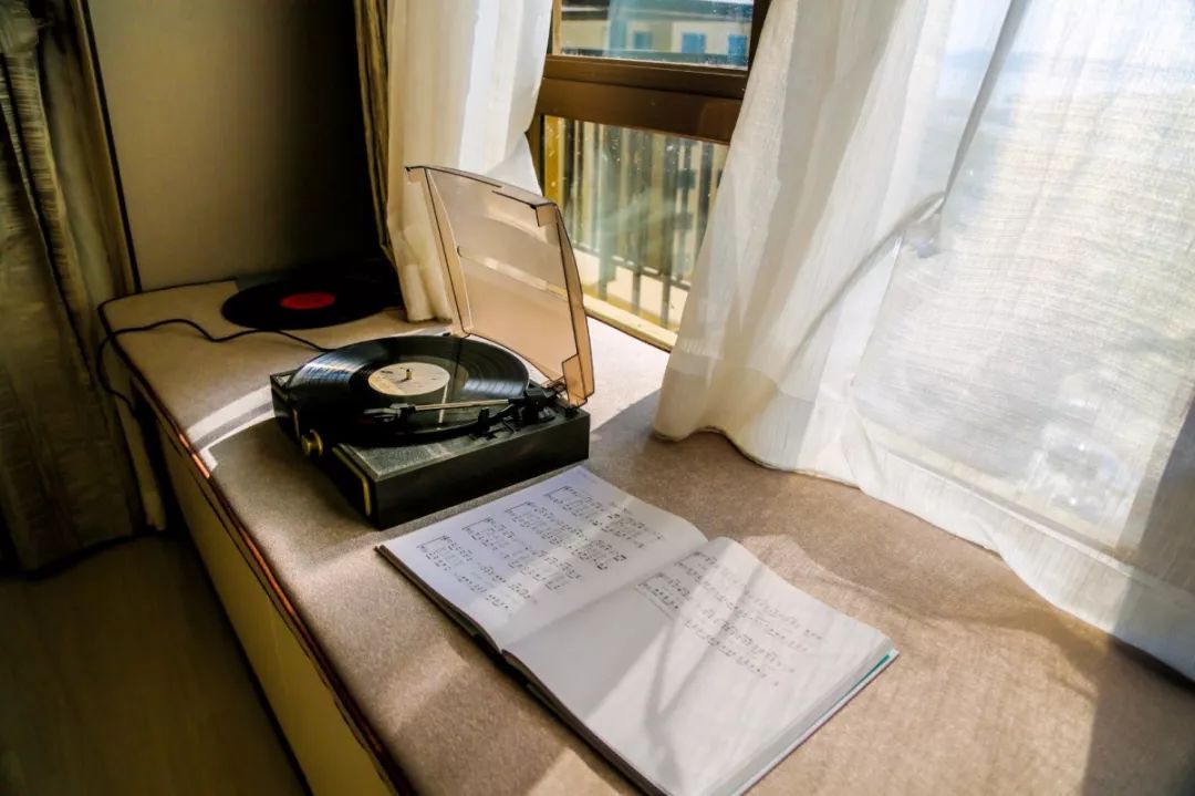 jonahcarl918550's tweet photo. Spent the whole afternoon with my old playlist, and the quiet nostalgia in every song is exactly what I needed today.， https://t.co/cYICJjOmgf