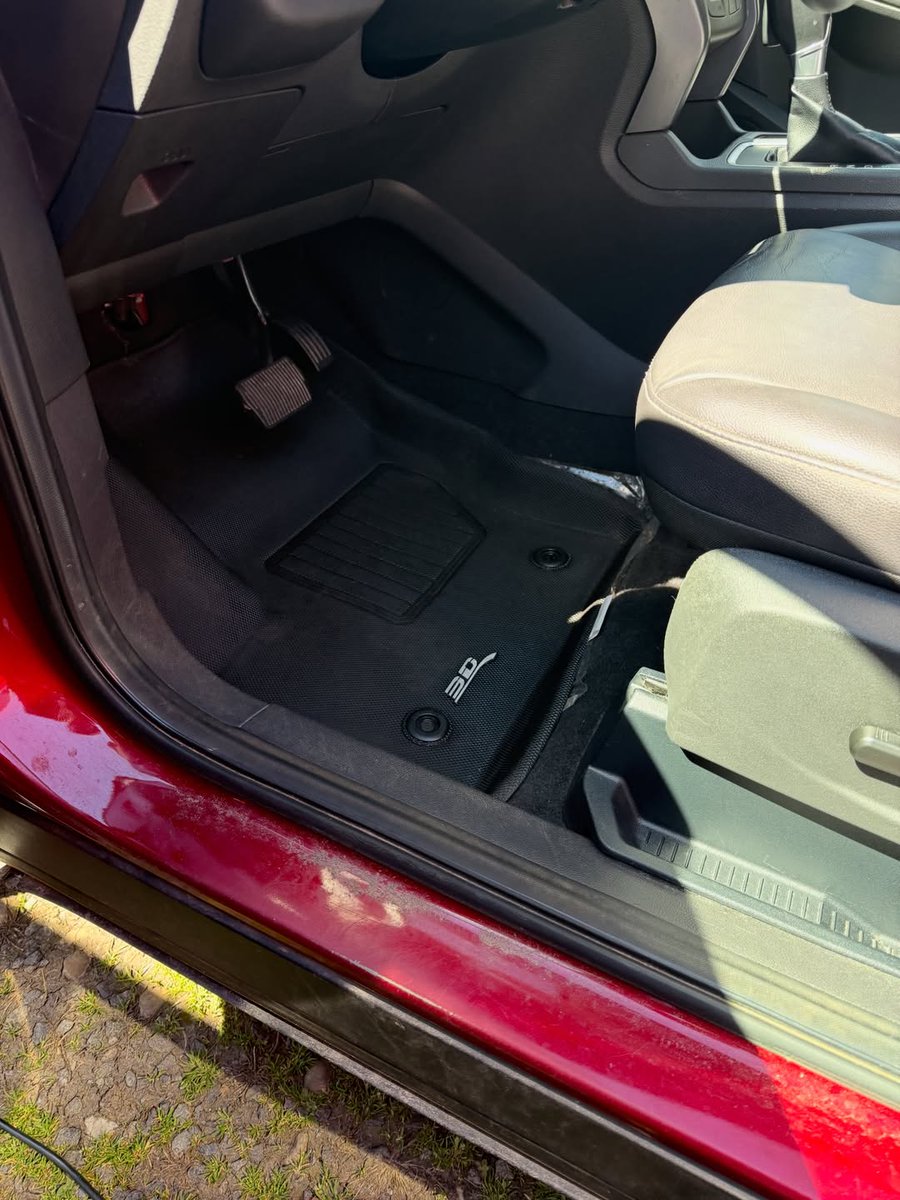 TrishDivirgilio's tweet photo. Interior detailing and pet hair removal to refresh your vehicle. Includes deep vacuuming, surface and glass cleaning, and rubber mat dressing. Add-ons available: coatings, protectants, steam cleaning, and stain removal. Message WNC Detailing today. https://t.co/KppYHWxl8X