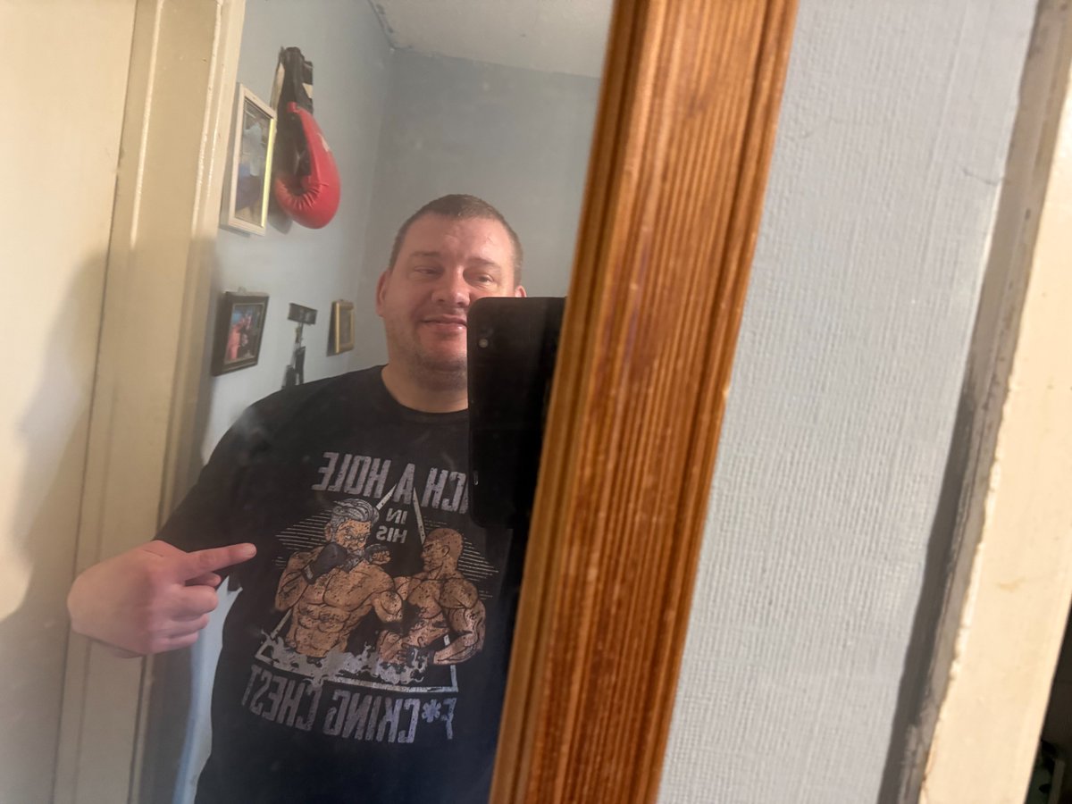 Mattbaillie97's tweet photo. @raylongomma  @Jon_Anik  @kennyflorian  @AnikFlorianPod  A punch a hole in his chest kinna day much love from the uk #nevermissedashow https://t.co/jx5HxAOiul