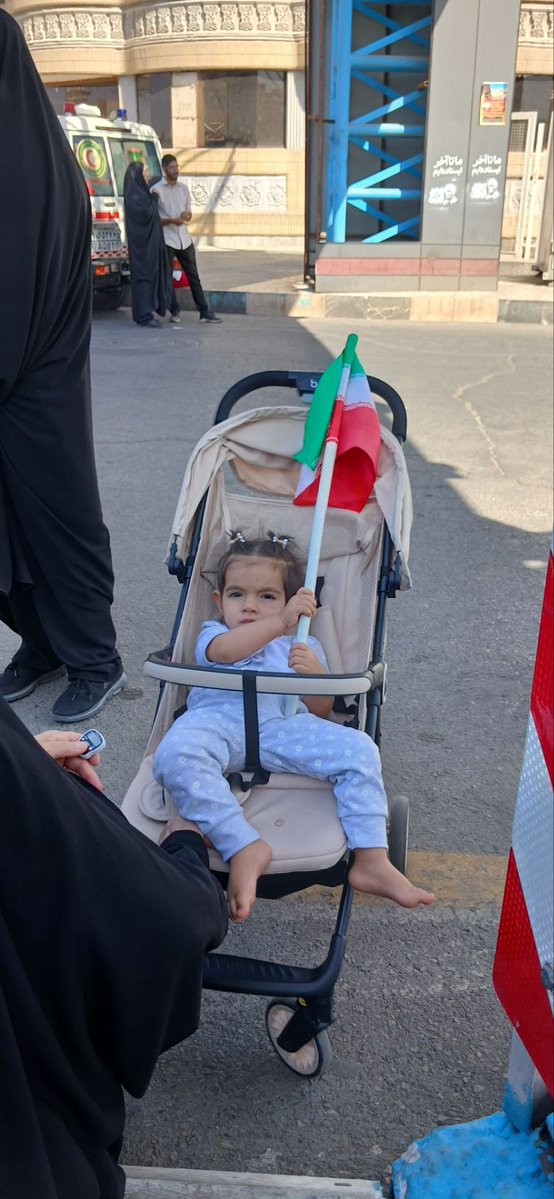 8v30y's tweet photo. چه کوچک چه بزرگ همه جان فدای ایران
#جانفدای_ایران https://t.co/vqE4VQKfg8
