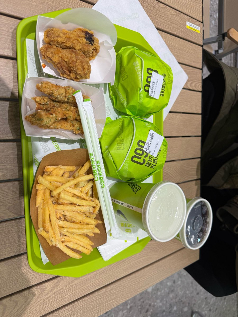 lucagrace799502's tweet photo. Just got caught stealing a fry from my partner’s plate… again. They rolled their eyes but slipped me another one. Daily win https://t.co/jDgxxI4yeo
