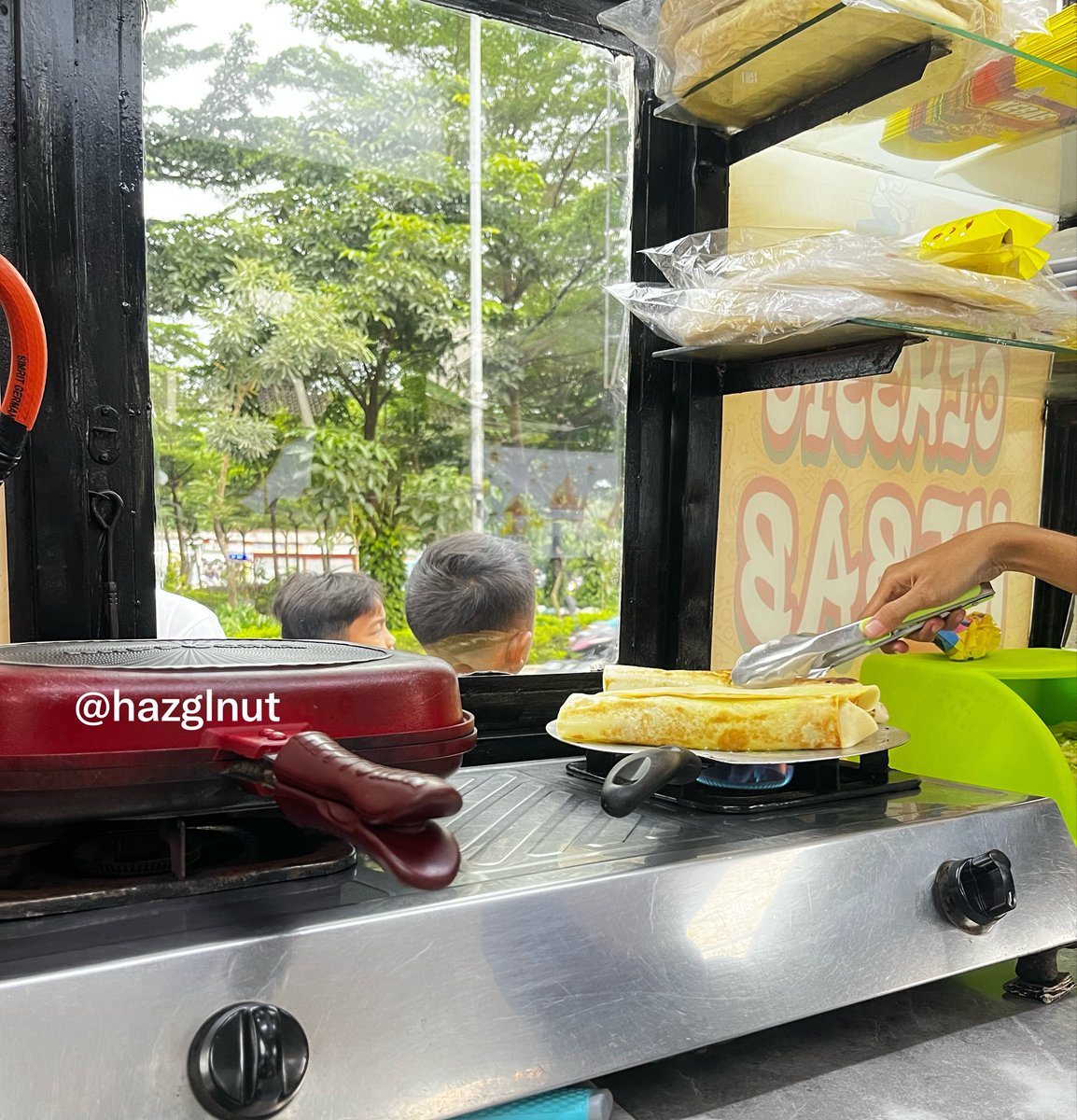 hazglnut's tweet photo. tebak aku lagi beli apaa? https://t.co/3N4NQnUS3u