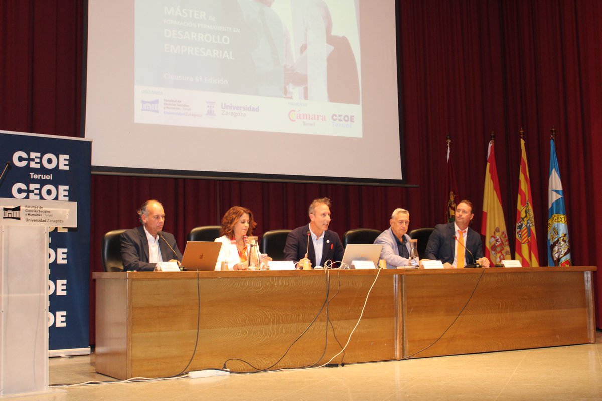 CEOE_Teruel's tweet photo. Ayer acompañamos a los participantes en la clausura de la 6ª edición del Máster en Desarrollo Empresarial de la Facultad de Ciencias Sociales y Humanas del Campus de Teruel.
El acto contó con la intervención de Emma Buj, con una conferencia sobre los valores empresariales. https://t.co/B6RXC8GnWR