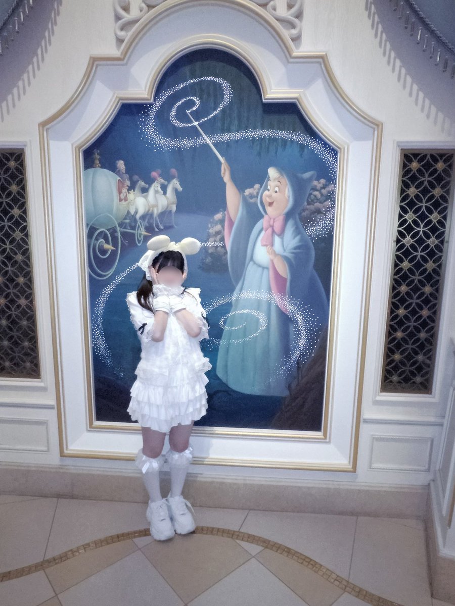 2anbcj53jncrc's tweet photo. ディズニーのフリル付きのミニーカチューシャ可愛かった https://t.co/XQQ9G9EyS8