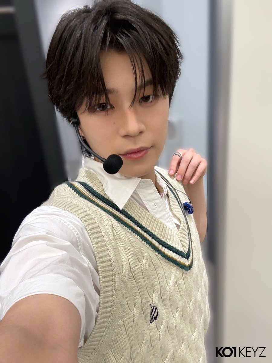 KO1KEYZofficial's tweet photo. 𝗢𝗙𝗙𝗜𝗖𝗜𝗔𝗟 𝗙𝗔𝗡𝗖𝗟𝗨𝗕 𝗨𝗣𝗗𝗔𝗧𝗘!

📓KO1LYお待たせ！

Check [ KO1NOTE ]
🔗 https://t.co/oPg6ZG4ViT

#KO1KEYZ #KO1KEYZ_FC #KO1NOTE
#コイキーズ #코이키즈 #KOSUKE https://t.co/DujNaBOyNV