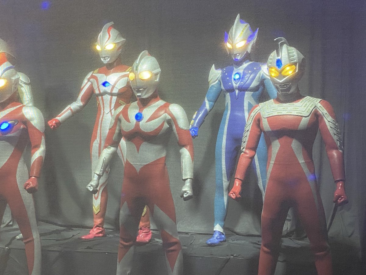 zd_yso's tweet photo. そうだ、パイロット版は身体の模様が1番わかりやすい(特にネオスの膝の赤の模様の広がり具合等)

パイロット版のスーツが健在とわかった感動よ

#ウルトラマン60周年展
#ULTRAMANEXHIBITION https://t.co/8OUElNG0EJ