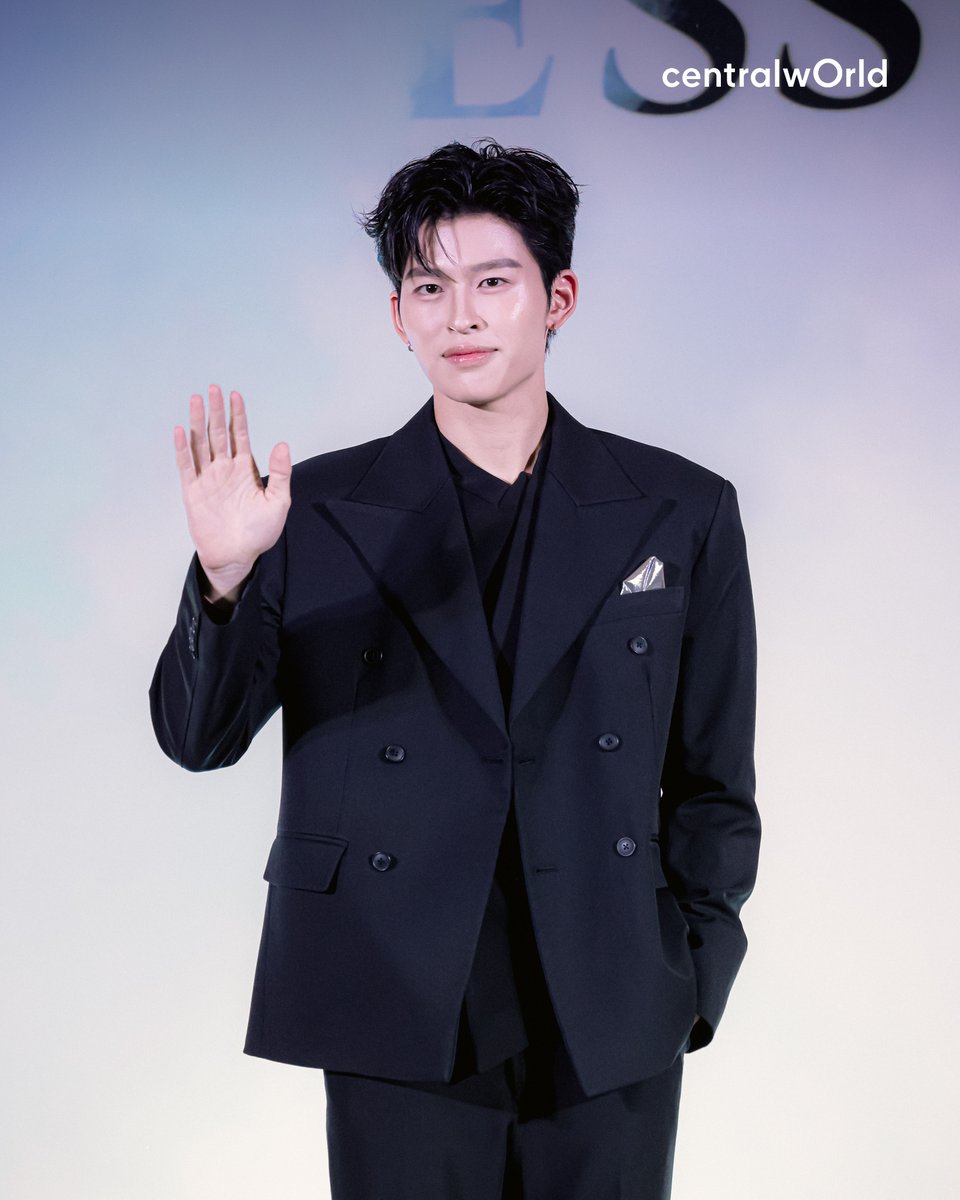 centralwOrld's tweet photo. เก็บตกภาพบรรยากาศงาน The Science and Soul Behind No.1 Mask 🤍✨ ของแบรนด์ Her Hyness ซึ่งได้ Brand Ambassador อย่าง ปอนด์ ณราวิชญ์ มาร่วมสร้างสีสัน และความสนุกภายในงาน ซึ่งจัดขึ้นที่โซน Eden ศูนย์การค้าเซ็นทรัลเวิลด์ เมื่อวันที่ 24 กันยายน 2569 ที่ผ่านมา

HER HYNESS WITH POND
#HerHynessxPond
#HerHynessNo1Mask #HerHyness #ppnaravit
#centralwOrld