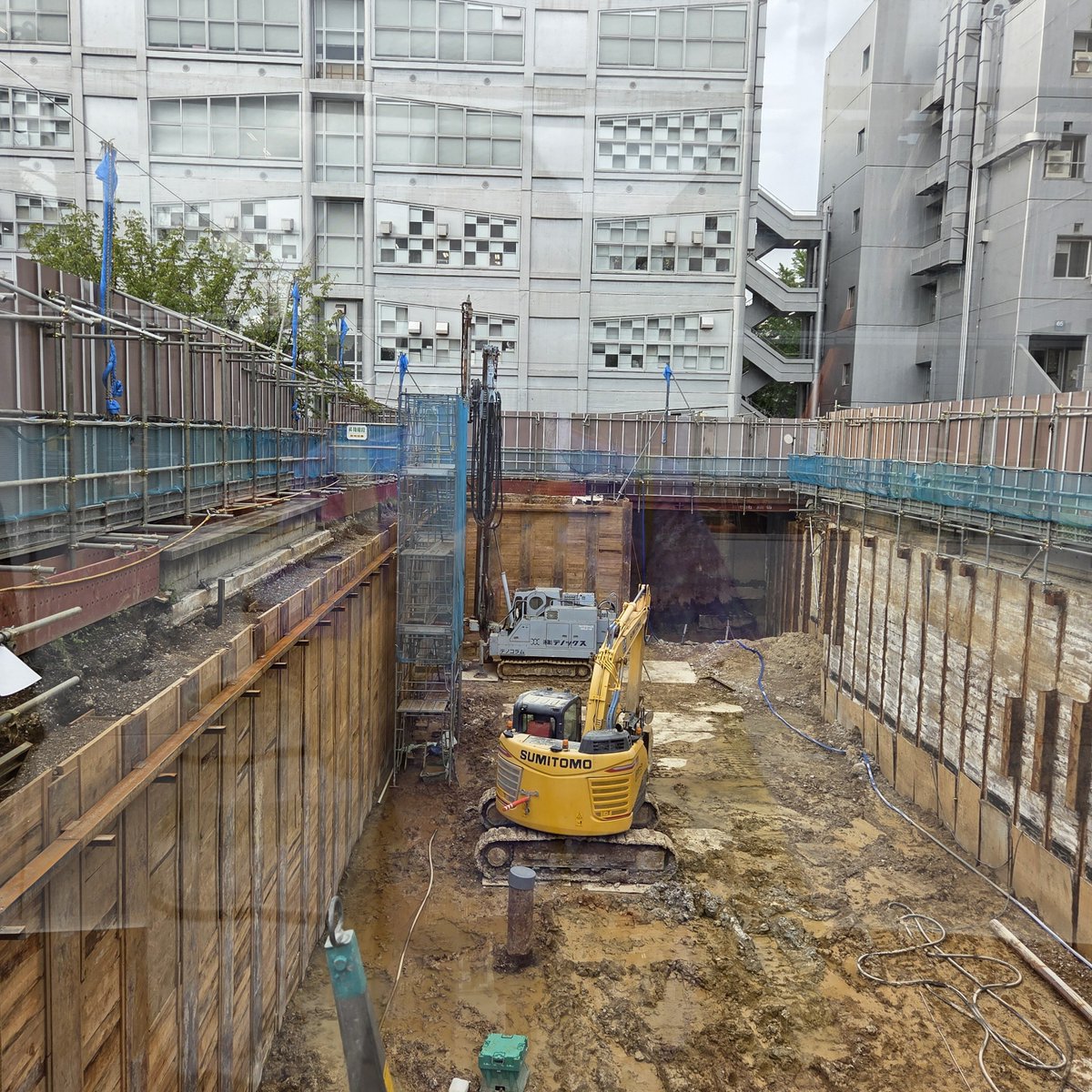 ratogin's tweet photo. 大久保理工科もあっちこっち工事中🚧 https://t.co/tKngvvgRXz