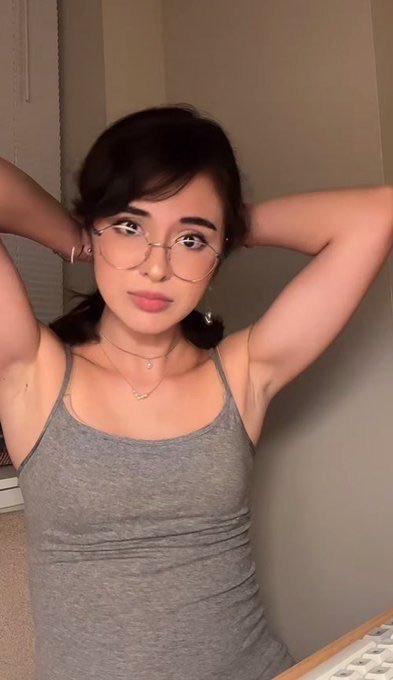 pornlov3r11's tweet photo. Need to cum on those pits https://t.co/wQn0IOgiek
