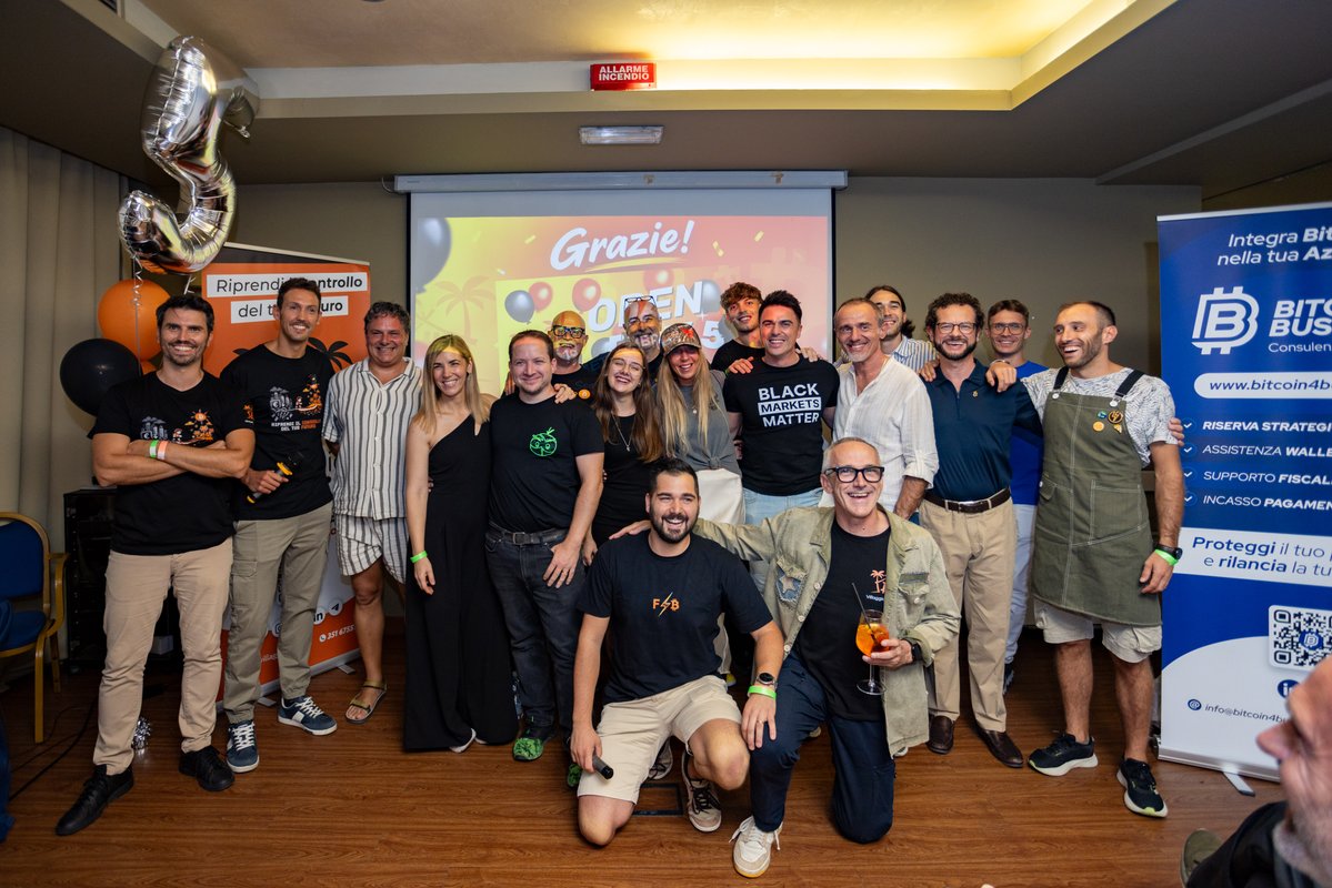 VillaggioBTC's tweet photo. È online il nuovo articolo di Valerio Dalla Costa dedicato al Villaggio Bitcoin Open Day 5.

Oltre 200 persone a Brescia per festeggiare i primi 5 anni di Villaggio Bitcoin.

Bitcoin, community, crescita e nuovi progetti.

Link nel primo commento 👇 https://t.co/rVp6WS0dsd