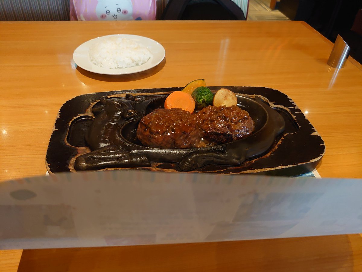 Azusa66Keion's tweet photo. げんこつハンバーグ弾力すごくて肉汁うめぇ #さわやか https://t.co/AbwfmgXR7S