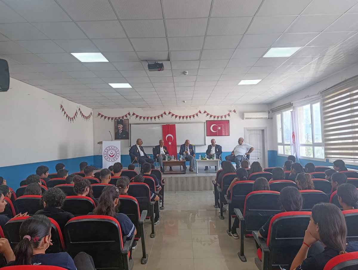 ailesosyalhatay's tweet photo. Eczacı Maruf Çilli Anadolu lisesinde " Vatan ve Kahramanlık Buluşmaları" programı gerçekleştirildi. Öğrencilerimize vatan sevgisi, milli birlik ve beraberlik ruhu ile kahramanlık değerlerimizin önemi aktarılmış; aziz Şehitlerimiz rahmet ve minnetle anılmıştır.
@ashb_sehitgazi https://t.co/JknU8bGfjW