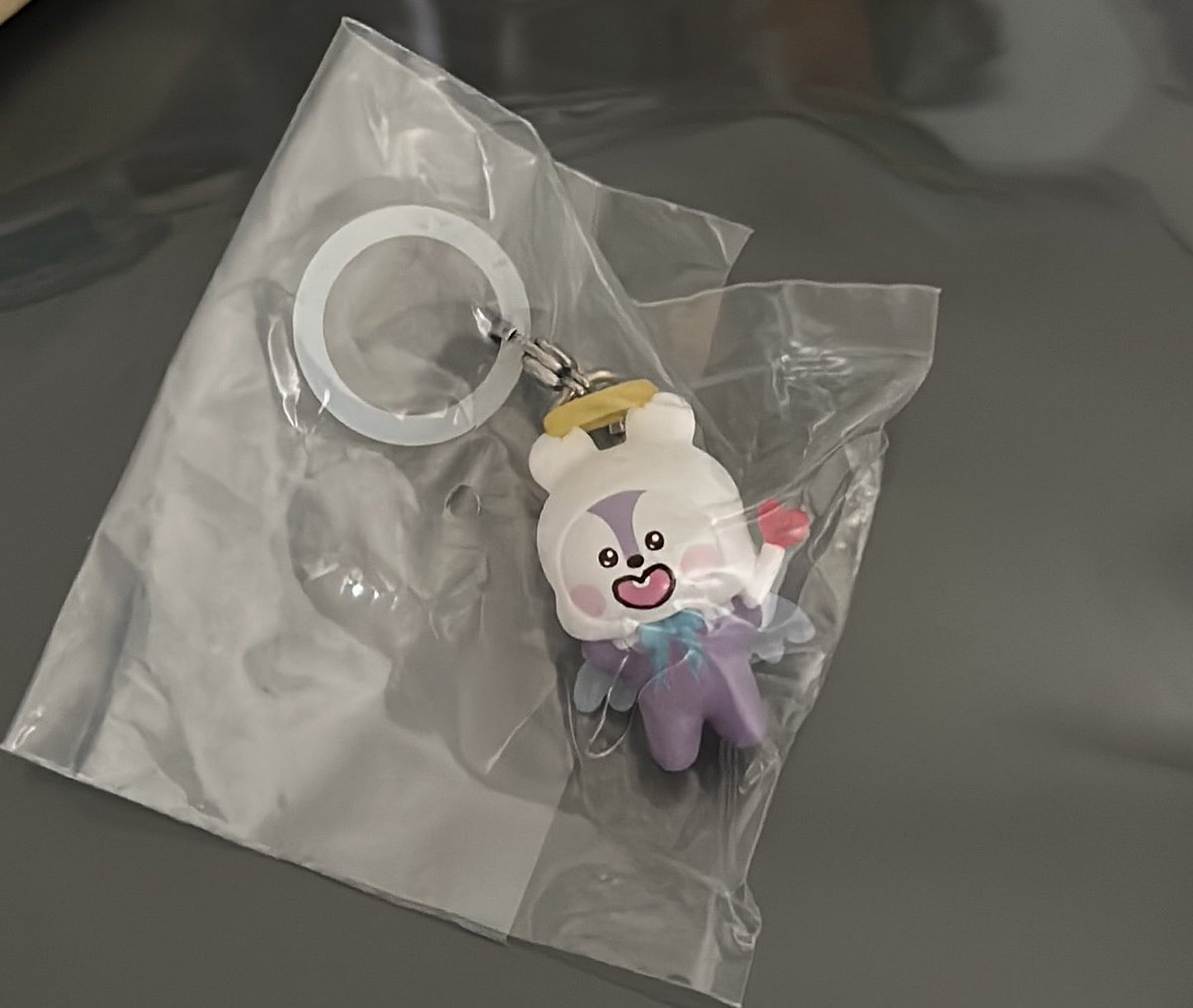 13__16m's tweet photo. BT21 めじるしアクセサリー エンジェルver. 交換

譲→MANG
求→CHIMMY

郵送での交換希望です。
お気軽にお声がけください♪

＃BT21
＃BT21交換
#めじるしアクセサリー交換 https://t.co/74BB0vtwM9