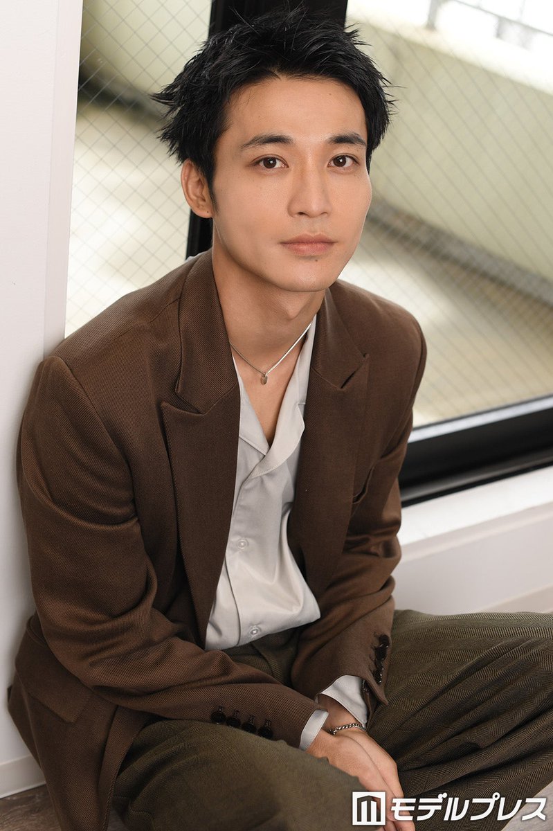modelpress's tweet photo. 【上野凱「マッチモンド」インタビュー】

庄司浩平らの活躍が刺激に

「夢が義務にならないでほしい」
俳優再挑戦で見つけた“夢を叶える秘訣”
https://t.co/DtBPuntLeK

「浩平からはたまにInstagramでポンと連絡が来ます（笑）。浩平はずっとベースは変わらず、当時の撮影のときに取っていたコミュニケーションの延長線上にいる感じで関わってくれて嬉しいです」

@GuyUeno