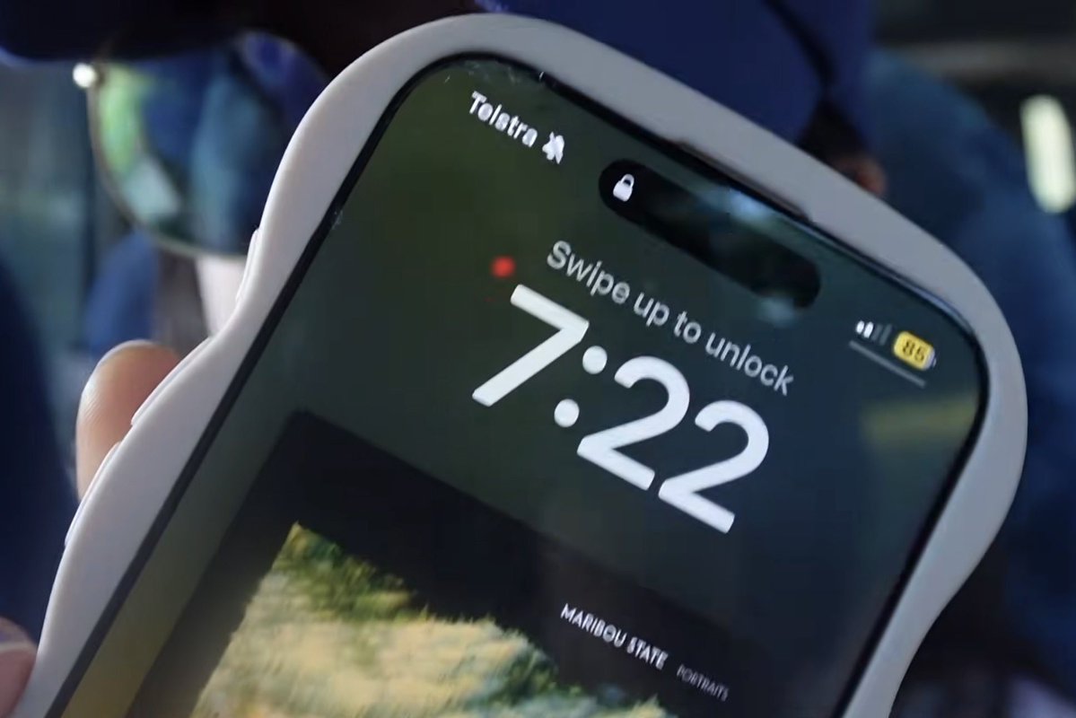 hybendings's tweet photo. danielle showed a 7:22 on her new vlog 🥹 https://t.co/ChUD8JaVnN