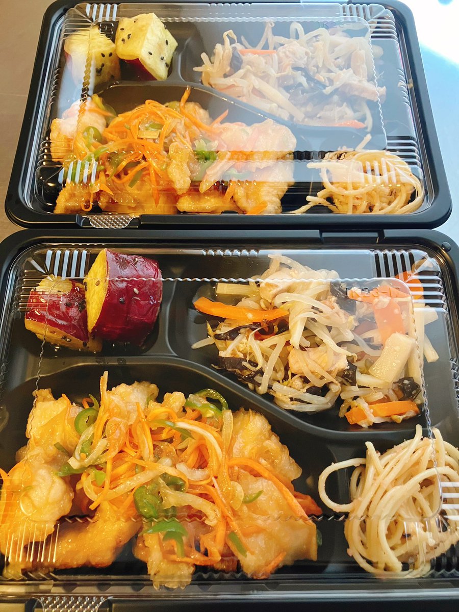 itsmonogohan's tweet photo. こんばんは。今日の夜は、鶏の南蛮漬けです。鶏むね肉に片栗粉をまぶして揚げ、ニンジンやタマネギ、ピーマン等の野菜と合わせて甘酢醤油に漬け込みました。レギュラーメニューになったのは今年なのですが、好評なため4度目のローテです。#いつもの御飯 https://t.co/OnETpZ326d