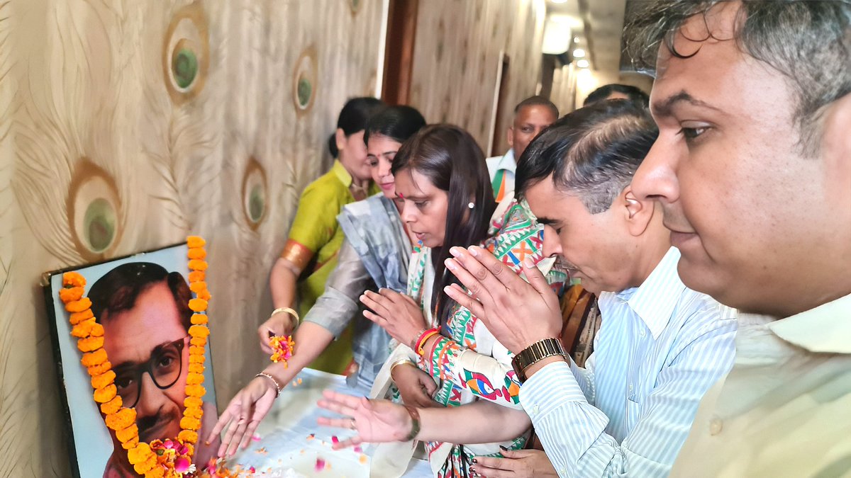 bjparchanagupta's tweet photo. 🌸 पंडित दीनदयाल उपाध्याय जी की जयंती पर पानीपत में आयोजित कार्यक्रम में सहभागिता कर उन्हें नमन किया। 🙏🇮🇳

इस अवसर पर महापौर श्रीमती कोमल सैनी जी एवं श्री हरपाल ढांडा जी उपस्थित रहे। 💐 https://t.co/hSDY4Sqz1p