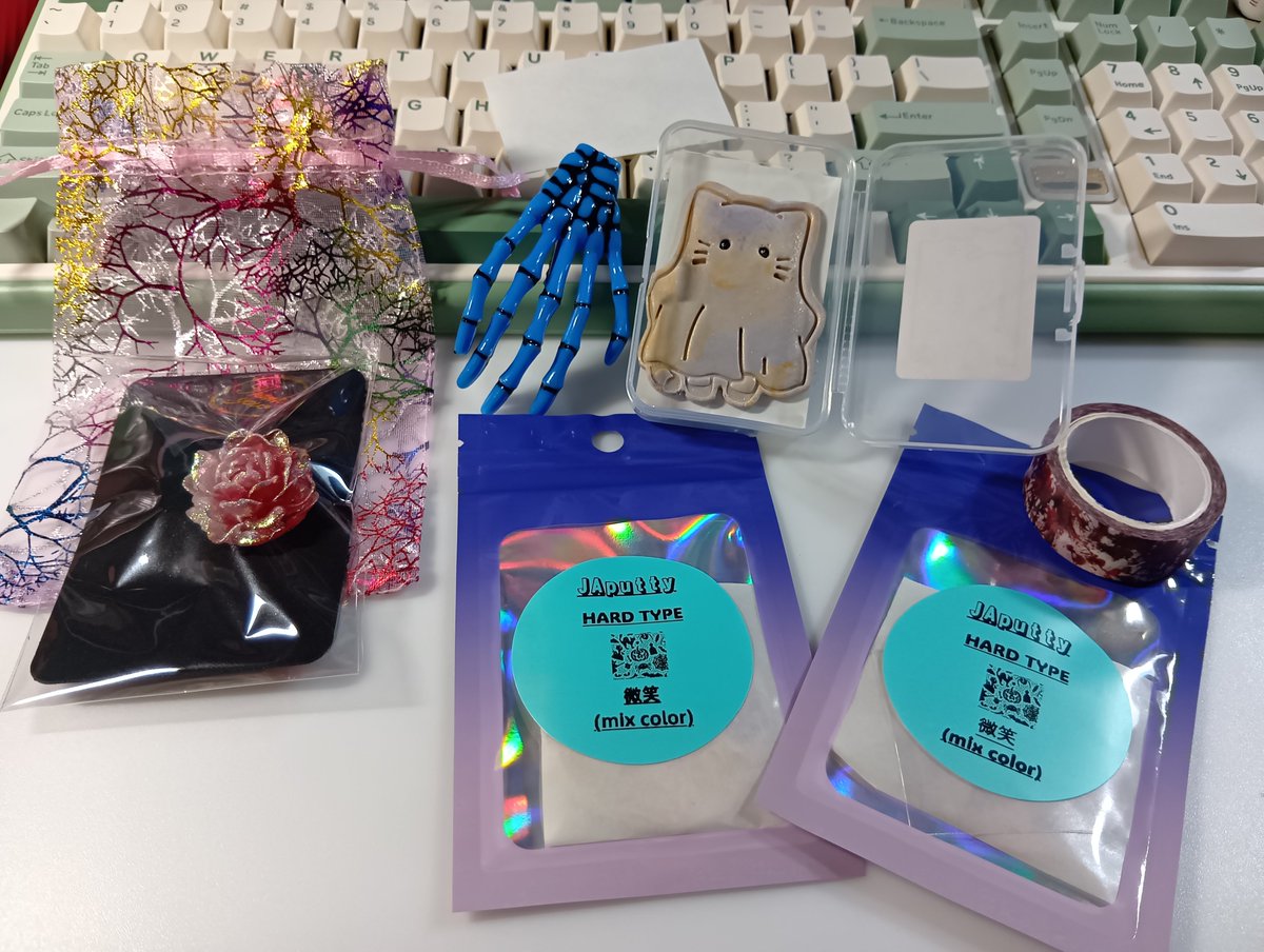 sino0315aiti's tweet photo. JAputtyさんのパテ届きましてよ(ノ)*´꒳`*(ヾ)
今回はお友達にプレゼントするためにパターンパテをお二つ購入(*´꒳`*)
カバーマインダーもめっちゃ可愛い♥
プレゼントも今、私の頭についてます🤭
マステもハロウィン仕様で素晴らしいヾ(●´∇`●)ノ
#ダイヤモンドアート
#JAputty https://t.co/31G6PCOPvm