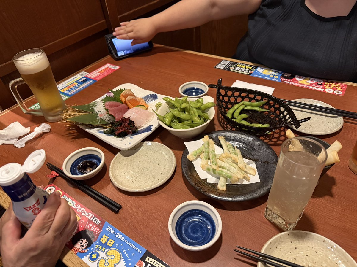 a_J10G's tweet photo. わーい飲み飲み(๑✪⌓✪๑)ﾉ🍺💕
ファービーと母と女子会なう〜🍻 https://t.co/FVOkENvj69