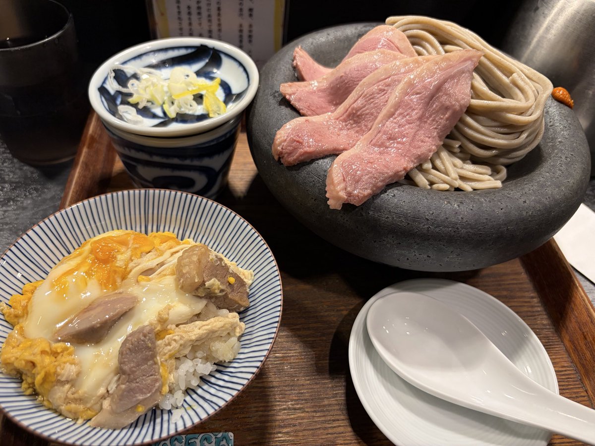 Katochan_2020's tweet photo. 京都の記録
さんかくトロトロで美味しかった🤤
鴨蕎麦も鴨親子丼も美味しかった🤤
あと暑かった💦 https://t.co/O77CMR3bqH